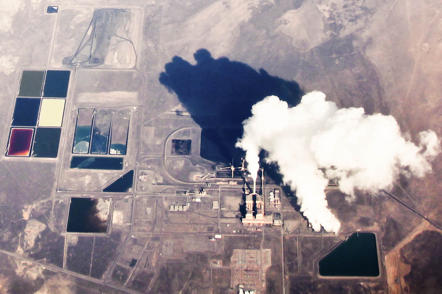 The Intermountain Power Plant is a coal-fired power plant in Delta, Utah and provides 80 percent of its electricity to the city of Los Angeles. Photo: Matt Hintsa via Flickr